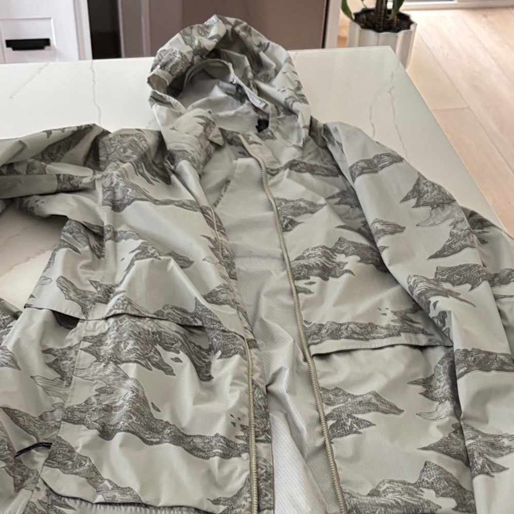 Janji Gray Patterned Jacket Waterproof Runners Ja… - image 4